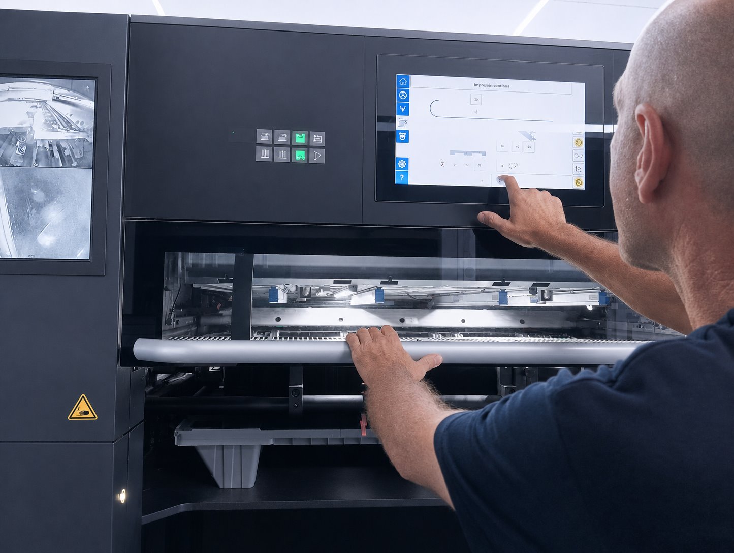 Impresor ajustando parámetros de máquina durante la producción